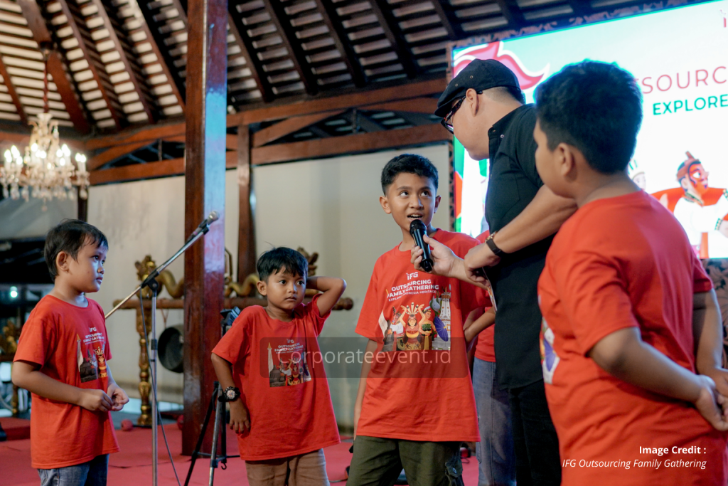 Kegiatan Family Gathering Kantor